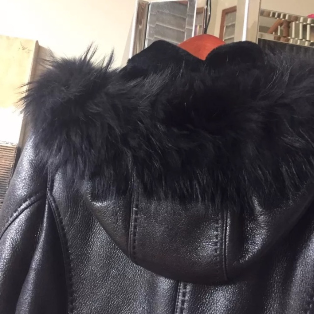Beautiful leather coat with black fox - Picture 5 of 5